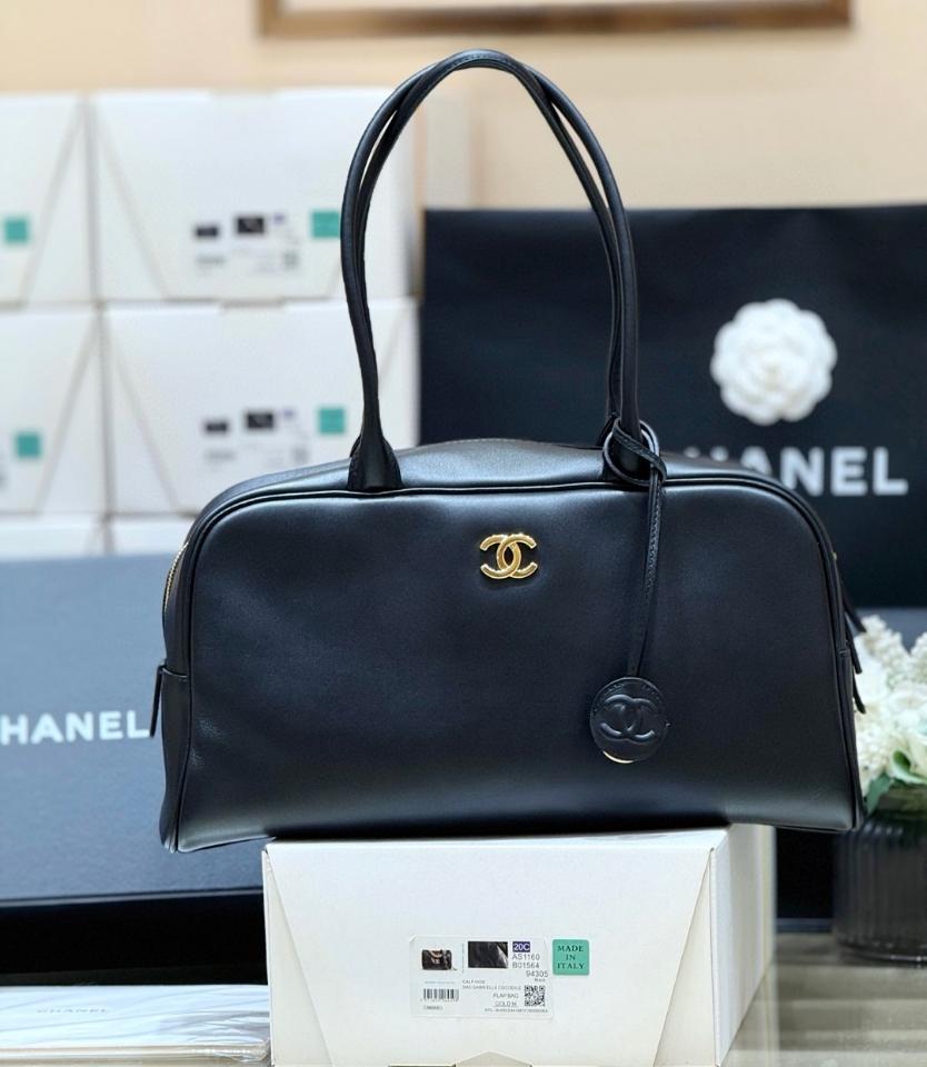 Chanel Large Bowling Bag   Calfskin & Gold-Tone Metal Black AS6211 19 x 35.5 x 12.5cm-duoc-ban-tai-Hvip Bags and Accessories