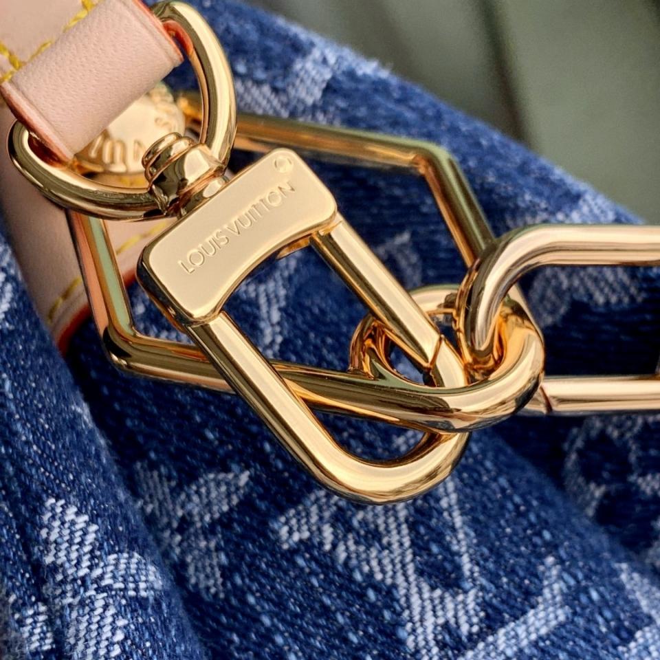 Louis Vuitton M14978
Túi Coussin PM LV x TM 20 x 12 x 26cm (1)-duoc-ban-tai-Hvip Bags and Accessories