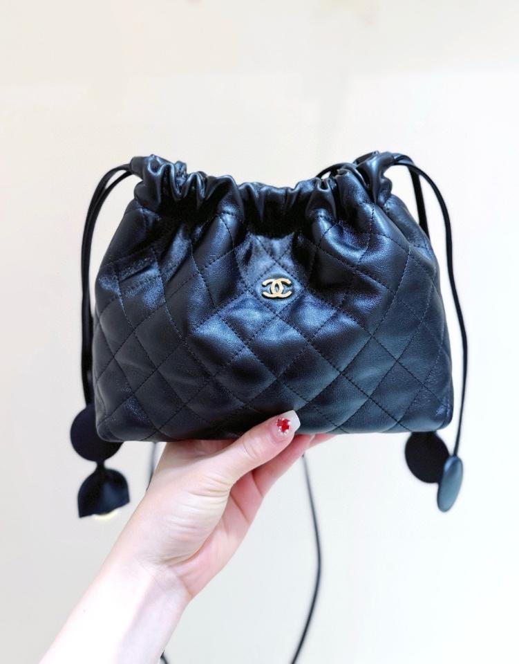 Chanel Clutch with Leather Strap Lambskin & Gold-Tone Metal Black 17*22*8cm AP5227-duoc-ban-tai-Hvip Bags and Accessories