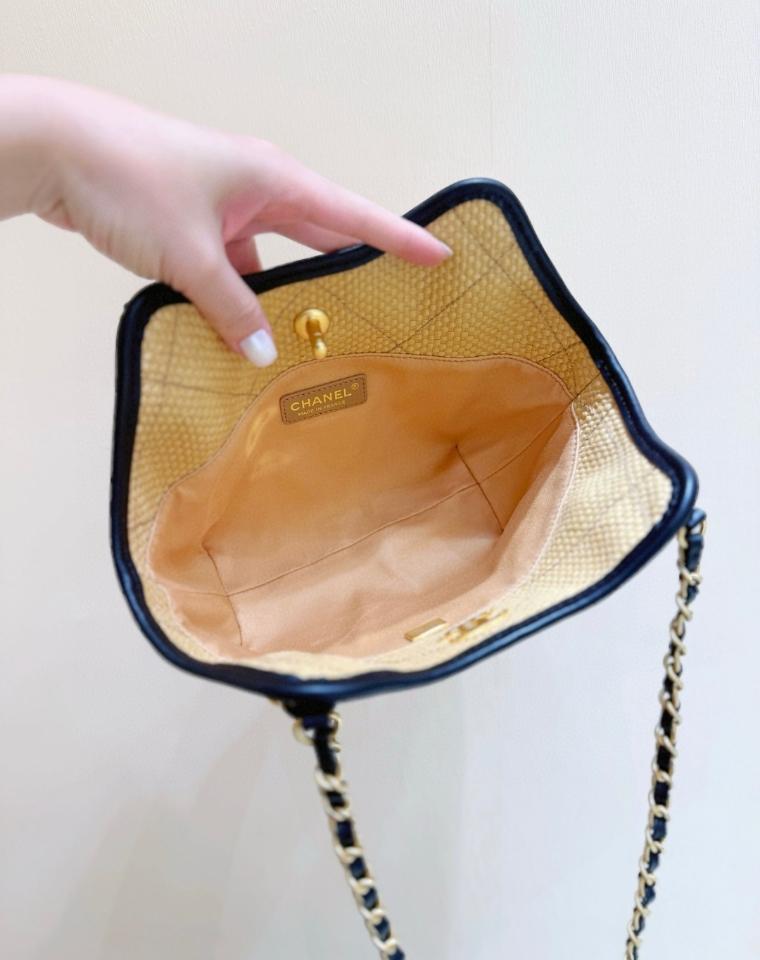 Chanel Cruise 2025/26   Small Shopping Bag   Braided Raffia, Calfskin & Gold-Tone Metal  beige & black AS6015 20*28*7cm-duoc-ban-tai-Hvip Bags and Accessories