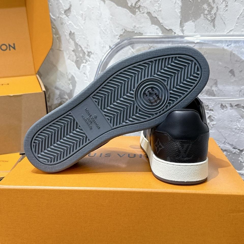 Louis Vuitton 1A8EB7
Rivoli Sneaker (N1) -duoc-ban-tai-Hvip Shoes and Clothes