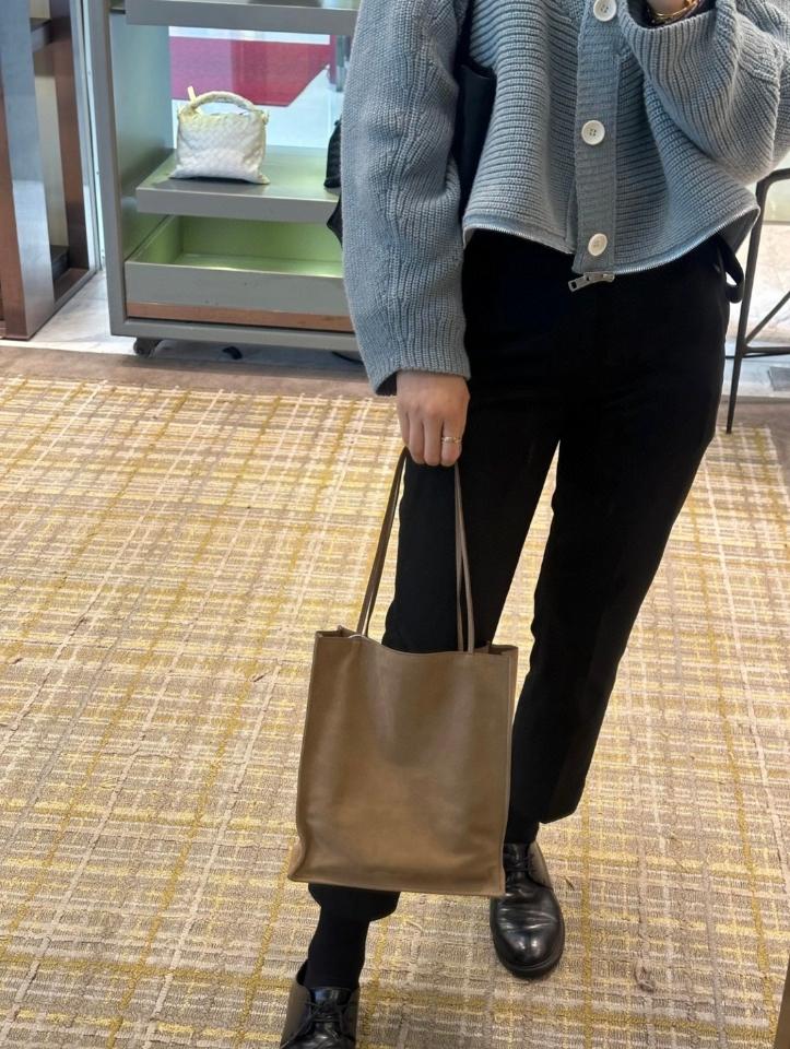 The Row Medium To Go Tote shoulder Bag in Nubuck Mustard 25✖️9.5✖️29cm-duoc-ban-tai-Hvip Bags and Accessories
