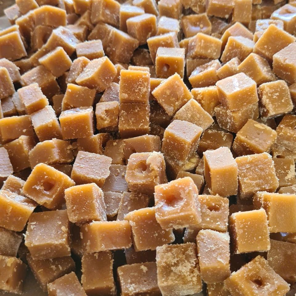 Đường Mía-duoc-ban-tai-Tạp Hóa Hữu Tình