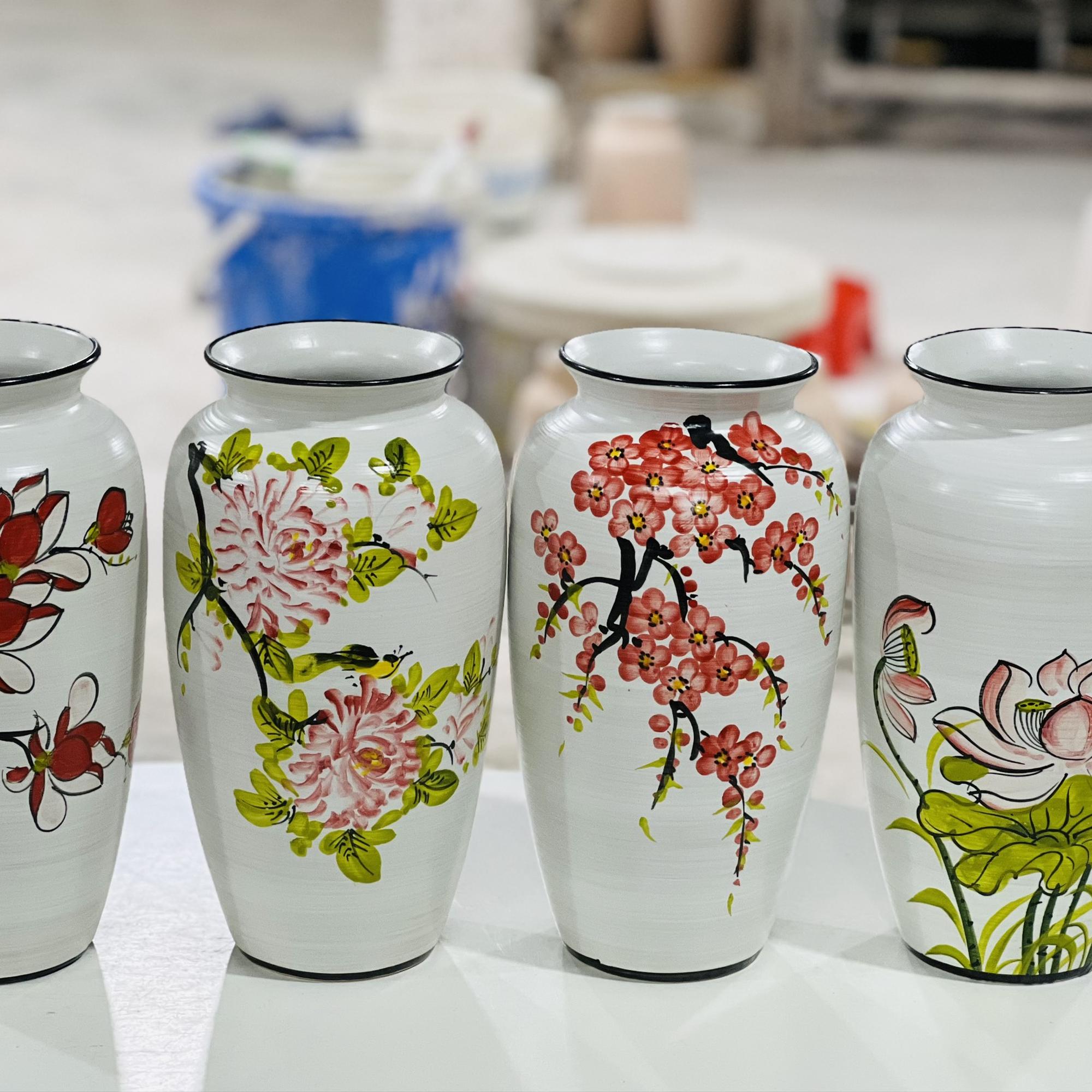 Bộ 5 bình hoa vẽ tay men trắng - dáng bí trơn H28cm-duoc-ban-tai-K&N Family