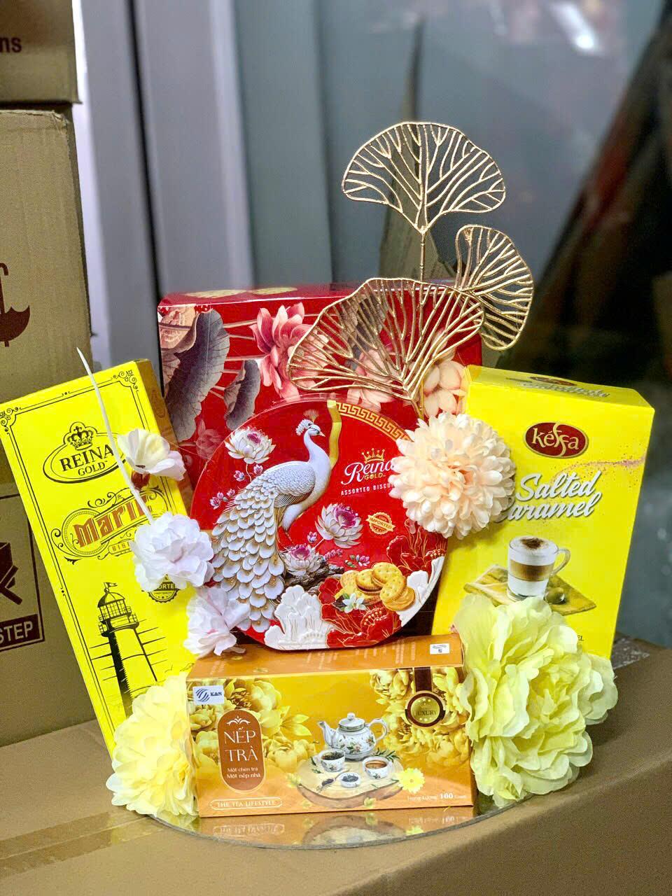 Set bánh trà cafe dâng lễ 5 món-duoc-ban-tai-K&N Family