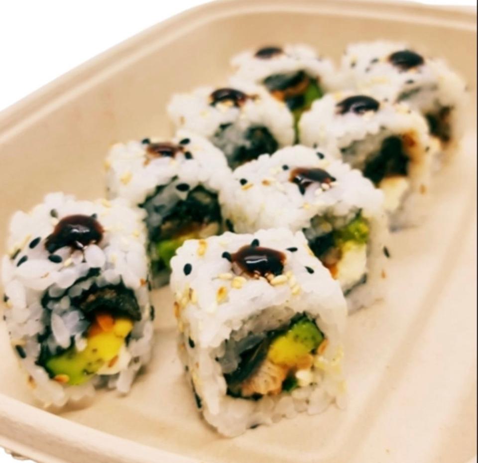Sushi cuộn lươn phomai lăn mè -duoc-ban-tai-FURINSUSHI- hệ thống CITY SUSHI ĐÀ LẠT