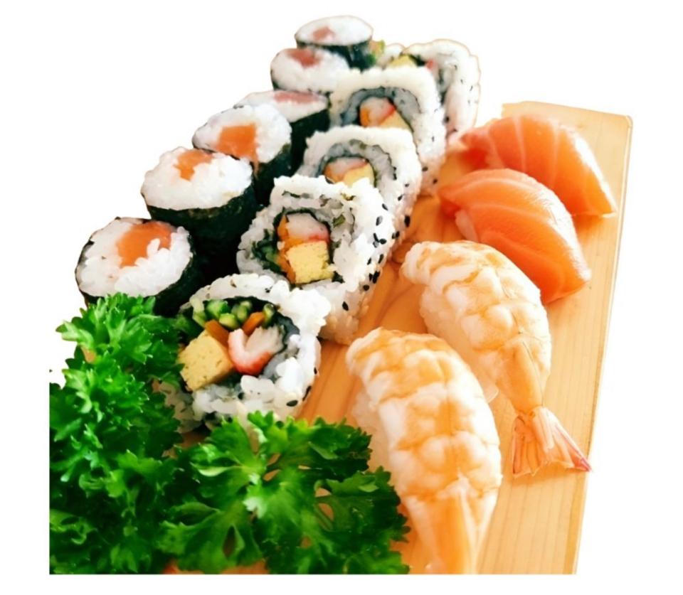 Sushi combo 5 (hồi,tôm,roll mè, maki hồi ngừ)-duoc-ban-tai-FURINSUSHI- hệ thống CITY SUSHI ĐÀ LẠT
