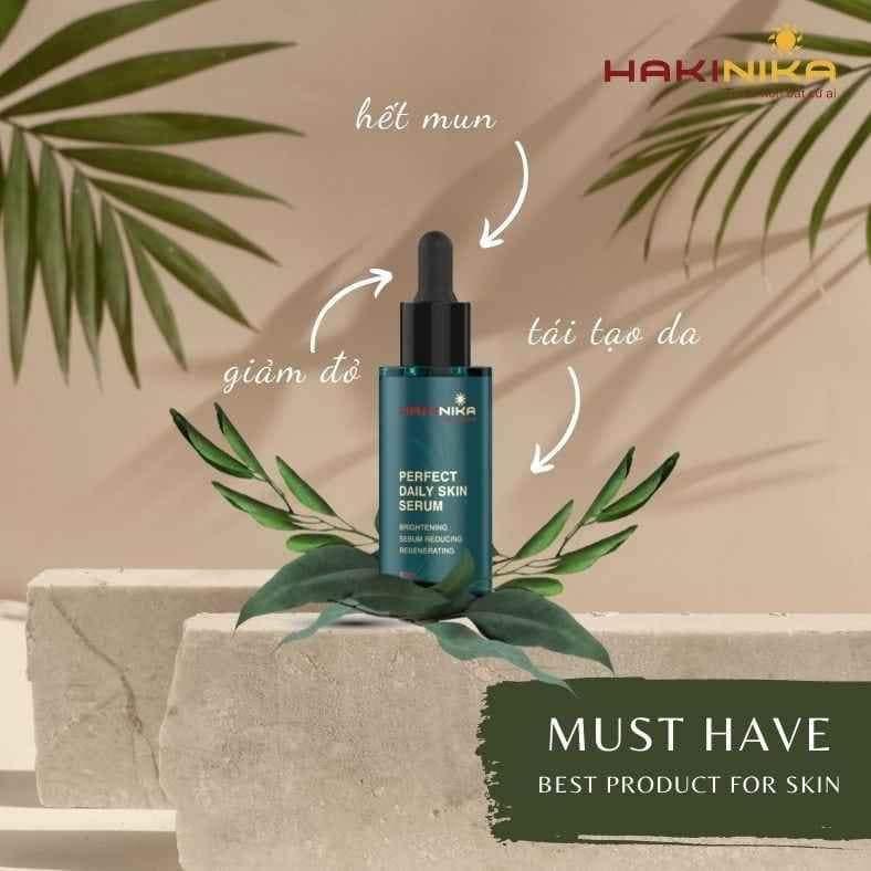 💕SERUM TRỊ MỤN CHIẾT XUẤT LIỄU TRẮNG DÀNH CHO NAM GIỚI - HAKINIKA
Với thành phần chiết xuất tự nhiên, Perfect Daily Skin Serum lựa chọn hoàn hảo cho da mụn, thâm và tuyến bã nhờn hoạt động liên tục khó kiểm soát.

Công dụng sản phẩm:
Dứt điểm mụn bọc, mụn viêm.
Khô cồi mụn sau 1 đêm.
Đẩy mụn ẩn lên bề mặt da dễ dàng.
Giảm mụn lưng.
Giảm đỏ, giảm viêm. Giảm sưng đau. Hiệu quả sau 3 ngày.
Xử lý mụn không để lại sẹo.
Nuôi dưỡng làn da, tái tạo, giảm thâm nám.
Trẻ hóa da, sáng da.

Hướng dẫn sử dụng: 
Sử dụng ban đêm, trước khi đi ngủ.
Làm sạch da bằng sữa rửa mặt giảm mụn, làm sáng da HAKINIKA (hoặc các sản phẩm làm sạch khác).
Sử dụng serum chấm hoặc thoa lên vùng da có mụn. Đối với mụn bọc, sau 1 đêm vết mụn xẹp hơn và giảm dần sau 3-5 ngày và hết hẳn vết thâm sau hơn 10 ngày. Đối với mụn ẩn, kiên trì sử dụng đến khi mụn ẩn khô và nổi lên bề mặt da để dễ dàng làm sạch bằng việc rửa mặt.
Nên sử dụng serum để khô các cồi mụn, sau đó thực hiện nặn hết cồi mụn già bằng phương pháp vật lý 1 cách nhẹ nhàng. Tiếp tục sử dụng serum để khóa khuẩn, kháng viêm và tái tạo da cho đến khi có làn da như ý muốn.
Lưu ý: Hiệu quả của việc xử lý mụn còn cần kết hợp chế độ làm sạch da, ăn uống, sử dụng khăn…phù hợp.

Thương hiệu: Hakinika
Dung tích: 20ml
Đóng gói: Chai 20ml
Bảo quản: Nơi khô ráo, thoáng mát, tránh ánh nắng trực tiếp
Xuất xứ: Việt Nam
Giá 286 K
Số lượng 1️⃣
☎️ 0797254043-duoc-ban-tai-PHƯƠNG LINH Shop