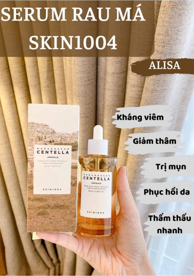 #Skin1004 Madagascar Centella Ampoule – Tinh Chất Rau Má Trở Lại Với Diện Mạo Hoàn Toàn Mới ☘
❤ 𝗦𝗲𝗿𝘂𝗺 𝗥𝗮𝘂 𝗠𝗮́ 𝗠𝗮𝗱𝗮𝗴𝗮𝘀𝗰𝗮 𝟭𝟬𝟬𝟰 𝗦𝗸𝗶𝗻-100ml
🍀 Chiết xuất 100% từ rau má nên an toàn cho mọi loại da kể cả làn da nhạy cảm nhất nhé .
🍀 Lượn một vòng sẽ thấy các bạn bên Hàn dùng nhiều lắm luôn và review cực kì tốt.
🍀 Em nó chuyên dùng để đặc trị các vấn đề về da,phục hồi làn da nhạy cảm,tái tạo da rất tốt.Nhất là những bạn da mỏng,da yếu và bị tổn thương nhé.
❌ Các công dụng thần kỳ:
🍑 Trị mụn .Kháng khuẩn, Kháng Viêm, Giảm sưng mụn.
🍑 Giảm nám da.Làm Liền sẹo.
🍑 Làm lành vết thương nhỏ nhanh.Phục hồi da bị tổn thương.
🍑 Giảm Thâm Mụn.Dưỡng da trắng sáng,mềm mịn.
🍑 Làm Sạch lỗ chân lông.Cung cấp Nước Tự nhiên cho da.
🍑 Tăng Cường khả năng chống lão hóa,giúp da luôn căng mịn.
🍑 Chiết Xuất Từ rau má rất an toàn lành tính cho da nhạy cảm.
🍑 Dạng Ampoule Tinh chất cô Đặc Thẩm thấu sâu hơn cả Essence và
Giá bán lẻ  220K 
Số lượng 1️⃣
☎️ 0797254043-duoc-ban-tai-PHƯƠNG LINH Shop