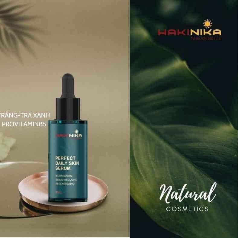 💕SERUM TRỊ MỤN CHIẾT XUẤT LIỄU TRẮNG DÀNH CHO NAM GIỚI - HAKINIKA
Với thành phần chiết xuất tự nhiên, Perfect Daily Skin Serum lựa chọn hoàn hảo cho da mụn, thâm và tuyến bã nhờn hoạt động liên tục khó kiểm soát.

Công dụng sản phẩm:
Dứt điểm mụn bọc, mụn viêm.
Khô cồi mụn sau 1 đêm.
Đẩy mụn ẩn lên bề mặt da dễ dàng.
Giảm mụn lưng.
Giảm đỏ, giảm viêm. Giảm sưng đau. Hiệu quả sau 3 ngày.
Xử lý mụn không để lại sẹo.
Nuôi dưỡng làn da, tái tạo, giảm thâm nám.
Trẻ hóa da, sáng da.

Hướng dẫn sử dụng: 
Sử dụng ban đêm, trước khi đi ngủ.
Làm sạch da bằng sữa rửa mặt giảm mụn, làm sáng da HAKINIKA (hoặc các sản phẩm làm sạch khác).
Sử dụng serum chấm hoặc thoa lên vùng da có mụn. Đối với mụn bọc, sau 1 đêm vết mụn xẹp hơn và giảm dần sau 3-5 ngày và hết hẳn vết thâm sau hơn 10 ngày. Đối với mụn ẩn, kiên trì sử dụng đến khi mụn ẩn khô và nổi lên bề mặt da để dễ dàng làm sạch bằng việc rửa mặt.
Nên sử dụng serum để khô các cồi mụn, sau đó thực hiện nặn hết cồi mụn già bằng phương pháp vật lý 1 cách nhẹ nhàng. Tiếp tục sử dụng serum để khóa khuẩn, kháng viêm và tái tạo da cho đến khi có làn da như ý muốn.
Lưu ý: Hiệu quả của việc xử lý mụn còn cần kết hợp chế độ làm sạch da, ăn uống, sử dụng khăn…phù hợp.

Thương hiệu: Hakinika
Dung tích: 20ml
Đóng gói: Chai 20ml
Bảo quản: Nơi khô ráo, thoáng mát, tránh ánh nắng trực tiếp
Xuất xứ: Việt Nam
Giá 286 K
Số lượng 1️⃣
☎️ 0797254043-duoc-ban-tai-PHƯƠNG LINH Shop