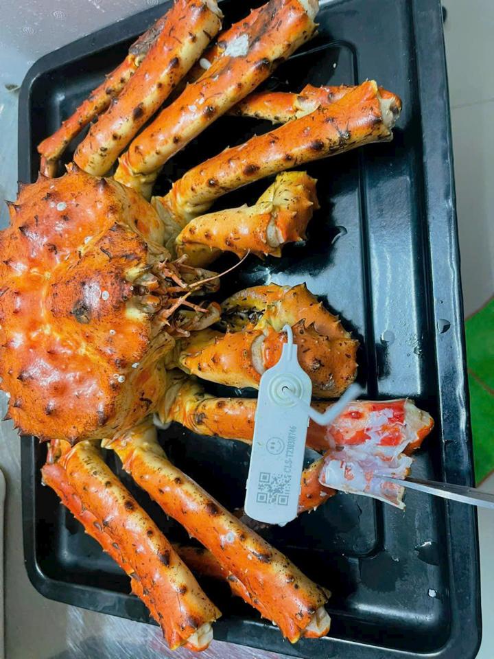 Cua Hoàng Đế Sống (Kingcrab đỏ)-duoc-ban-tai-Hải Sản CaRiBê