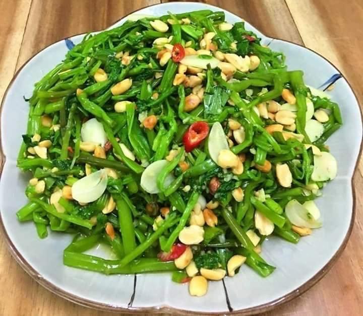 Rau muống xào tỏi-duoc-ban-tai-Nhà hàng hải sản Win Seafood