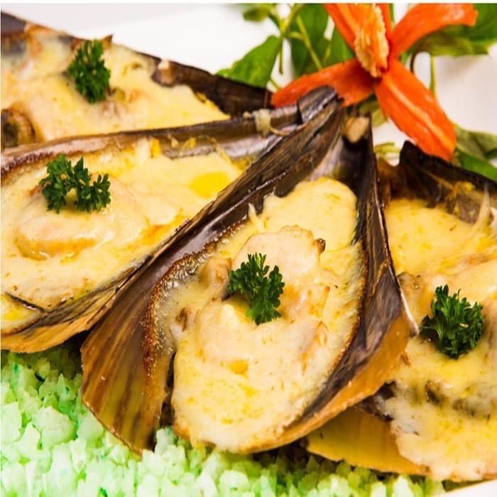 Sò mai nướng phomai-duoc-ban-tai-Nhà hàng hải sản Win Seafood
