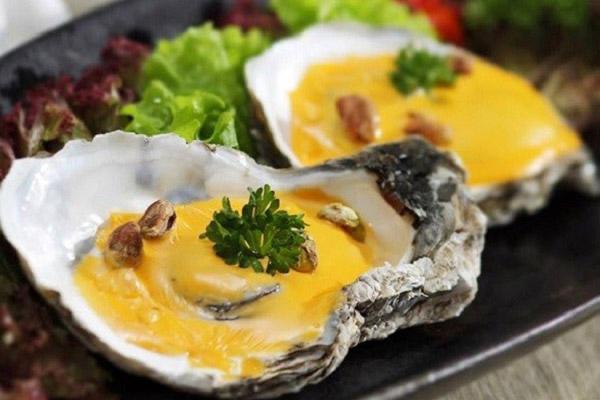 Hàu sữa nướng phomai-duoc-ban-tai-Nhà hàng hải sản Win Seafood