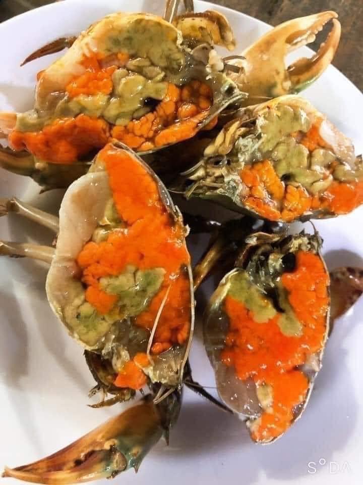 Cua trứng-duoc-ban-tai-Nhà hàng hải sản Win Seafood