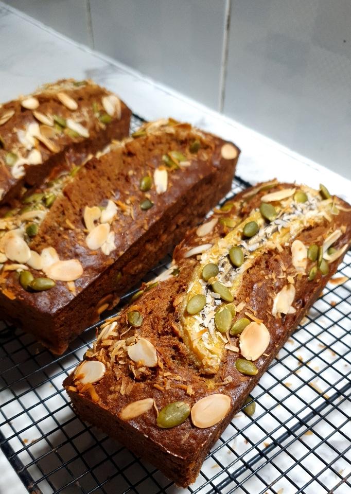 Banana Cake(ổ 400g)-duoc-ban-tai-Tiệm bánh Péo Péo
