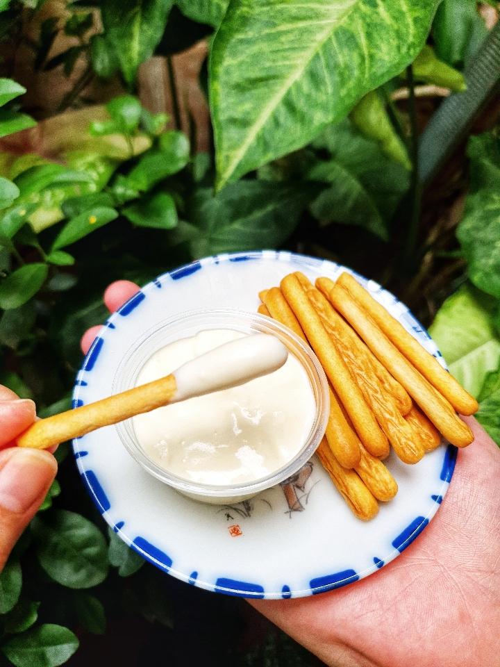 BÁNH QUE CHẤM SỐT PHOMAI-duoc-ban-tai-Tiệm bánh Péo Péo