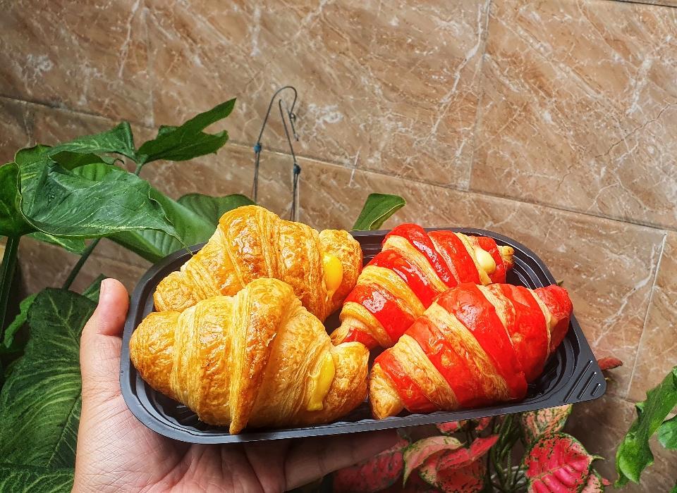 Croissant Mix-duoc-ban-tai-Tiệm bánh Péo Péo