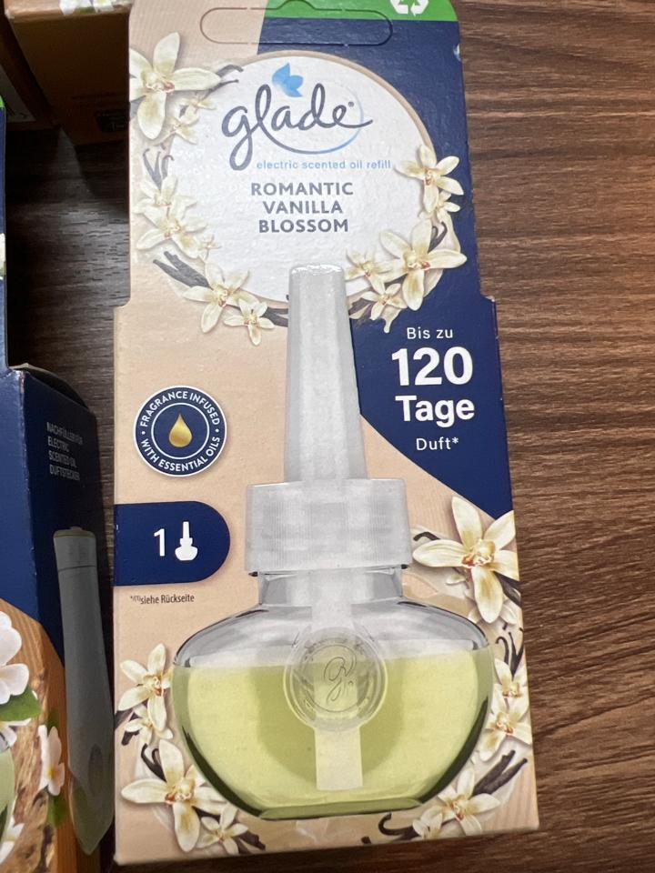 Lõi máy cắm điện thơm Glade 50g-duoc-ban-tai-Vanj