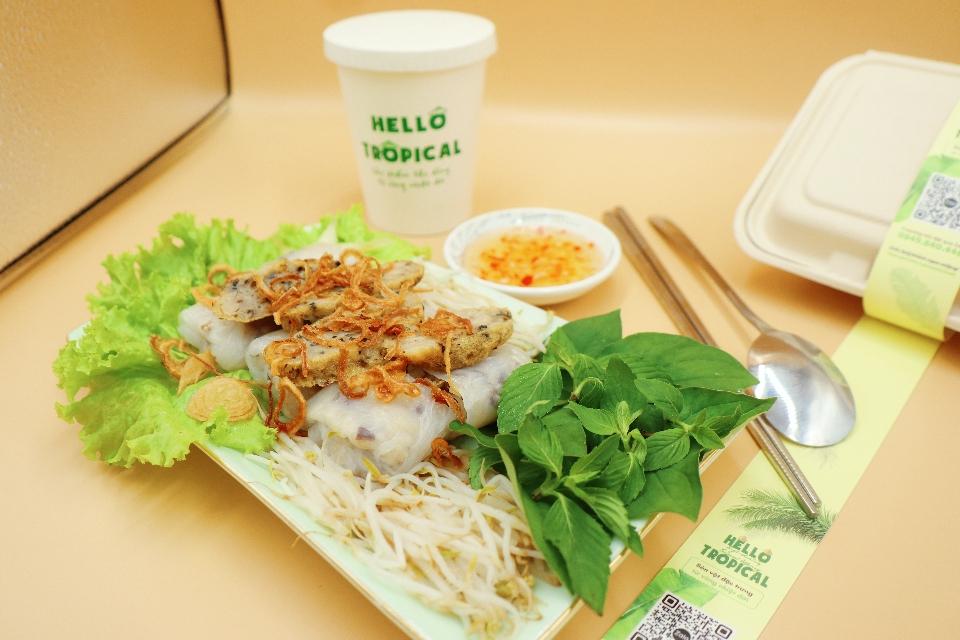 Bánh cuốn Chả cá + Cà phê sữa / Cà phê-duoc-ban-tai-Hellô Trôpical
