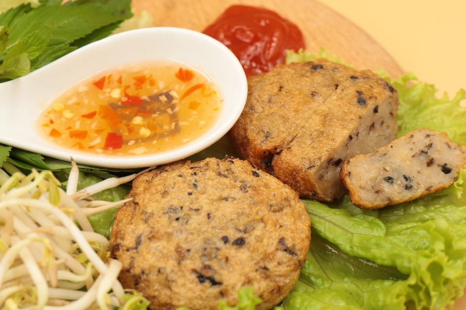 Bánh Chả cá Thát lát chiên / hấp (1 viên)-duoc-ban-tai-Hellô Trôpical