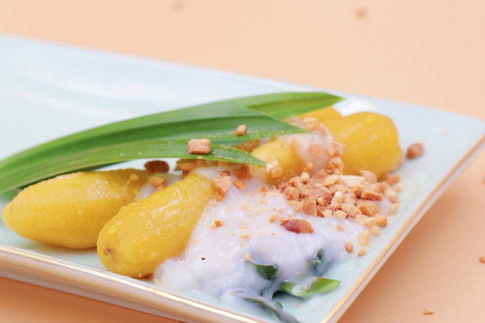 Chuối sáp hấp nước cốt dừa -duoc-ban-tai-Hellô Trôpical
