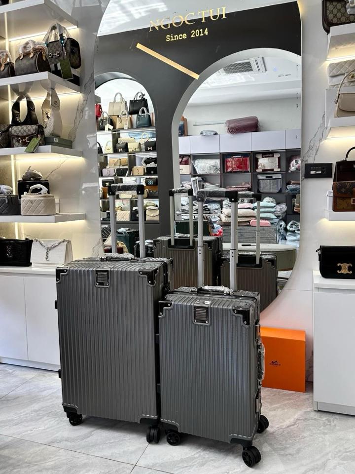 Vali khoá sập khung nhôm 24inch-duoc-ban-tai-Shop Ngọc Túi