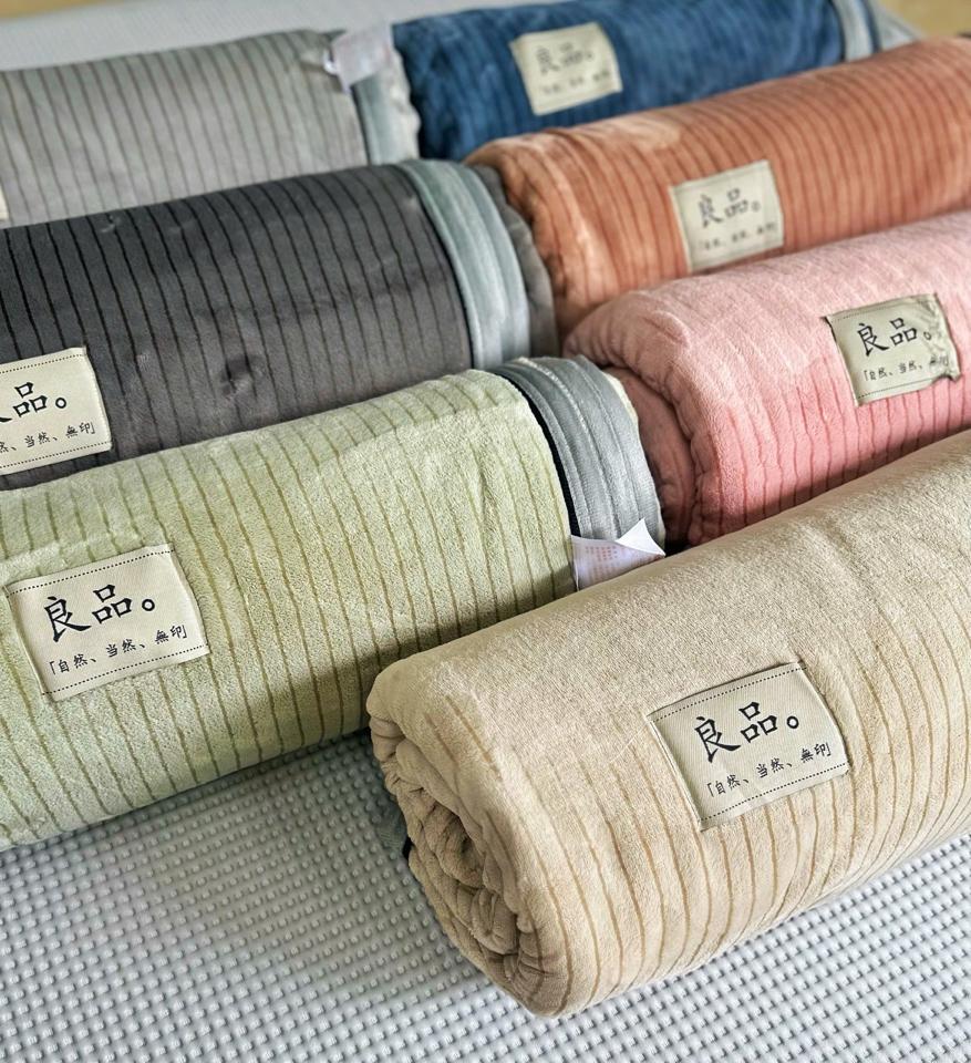 Chăn nỉ tuyết sữa 1,8kg-duoc-ban-tai-Shop Ngọc Túi