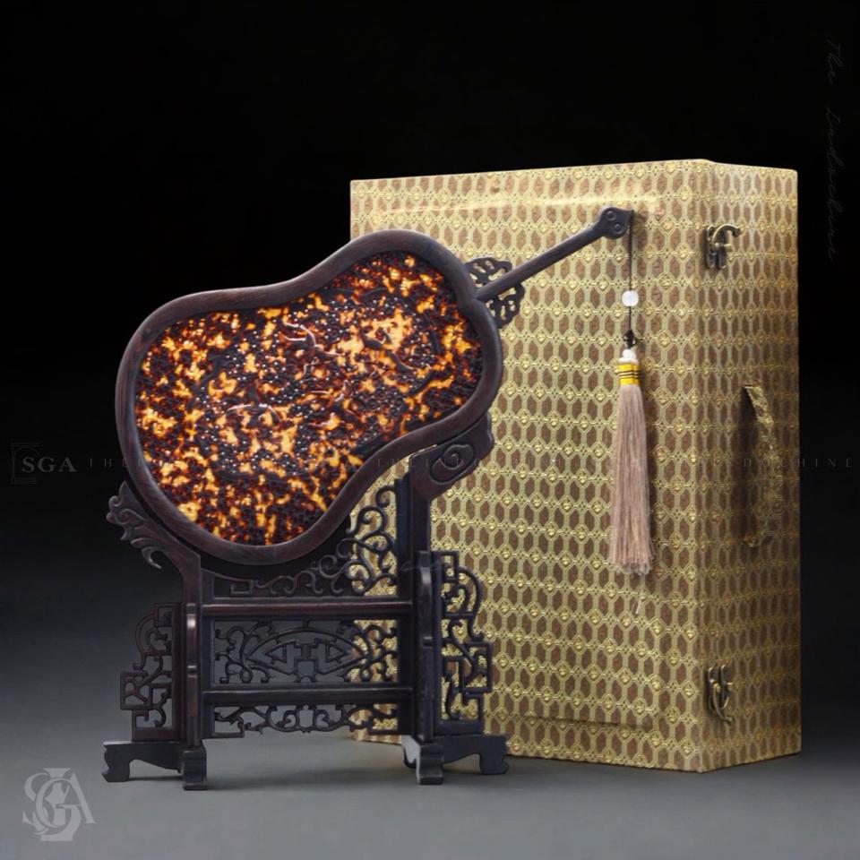 Quạt đồi mồi-duoc-ban-tai-SAIGON GALLERY ART