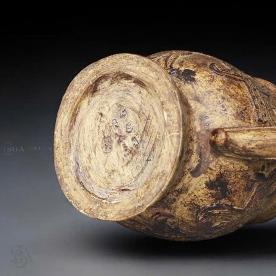Ấm rượu dáng Thương Chu-duoc-ban-tai-SAIGON GALLERY ART