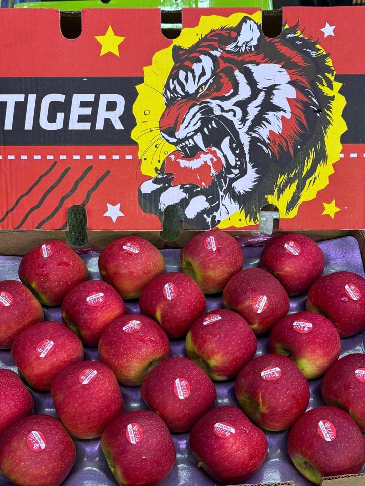 táo tiger -duoc-ban-tai-Trái Cây Nhập khẩu Ngọc Hiền