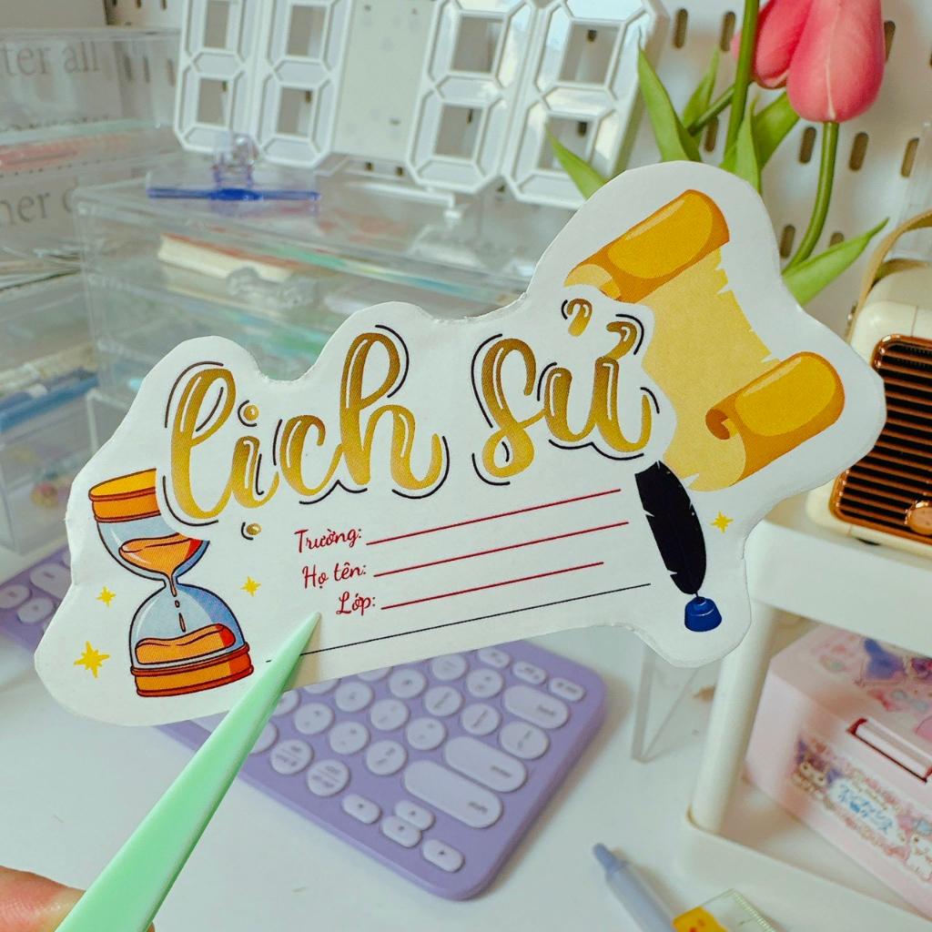 Bộ 20 nhãn tập vở (20 môn) kèm nhãn gáy-duoc-ban-tai-Thứ ngày tháng · Stationery · Space