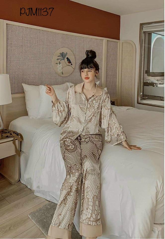 Pajamas lụa mịn hoa văn nâu - PJM1137-duoc-ban-tai-BlvckNo - Đồ ngủ cao cấp có sẵn