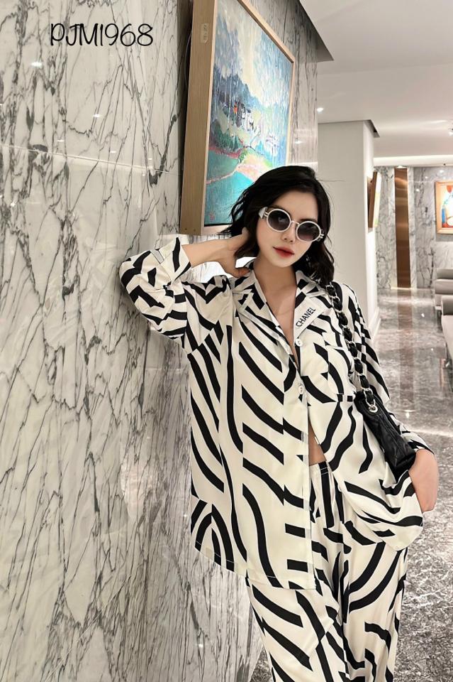 Pajamas lụa mịn Chanel vằn siêu cấp - PJM1968-duoc-ban-tai-BlvckNo - Đồ ngủ cao cấp có sẵn