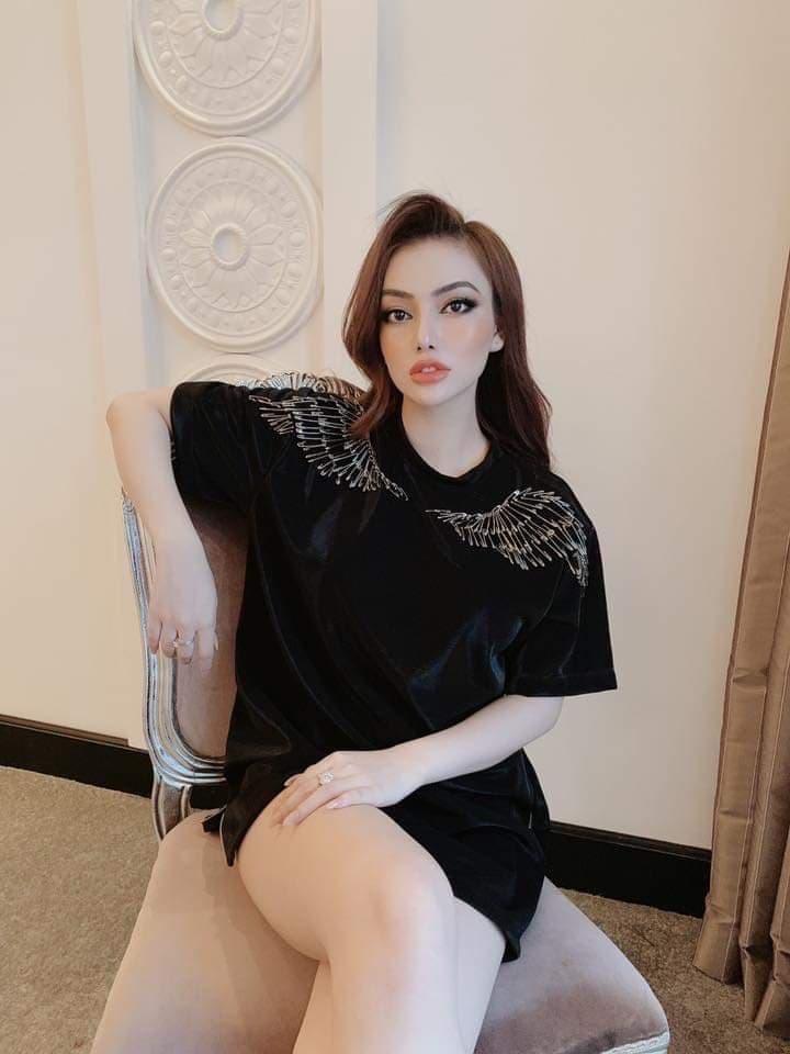 Áo đen thiết kế đính ghim cánh đại bàng - A0052-duoc-ban-tai-Venus Boutique