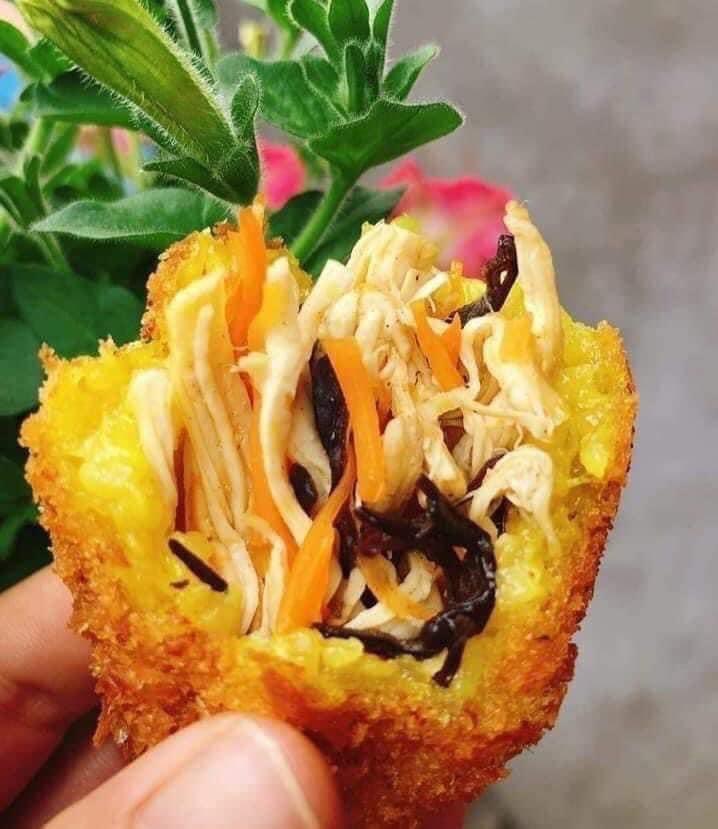 Xôi chiên nhân gà nấm-duoc-ban-tai-Hihihouse