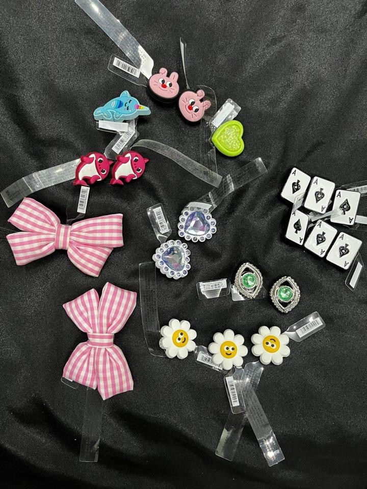 Crocs Charm - Nơ Kẻ Hồng-duoc-ban-tai-Diệu Hằng Auth