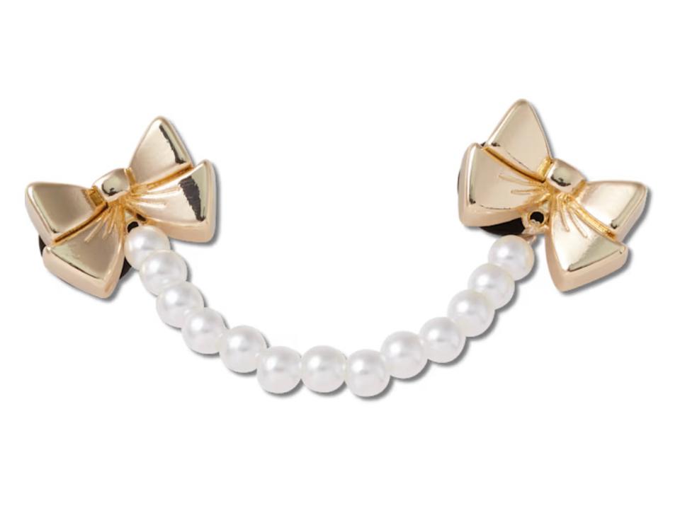 Crocs Charm - Dây Nơ Ngọc Trai-duoc-ban-tai-Diệu Hằng Auth