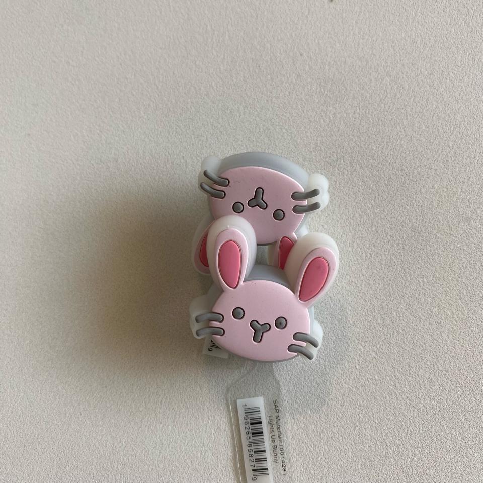 Crocs Charm - Thỏ Led-duoc-ban-tai-Diệu Hằng Auth