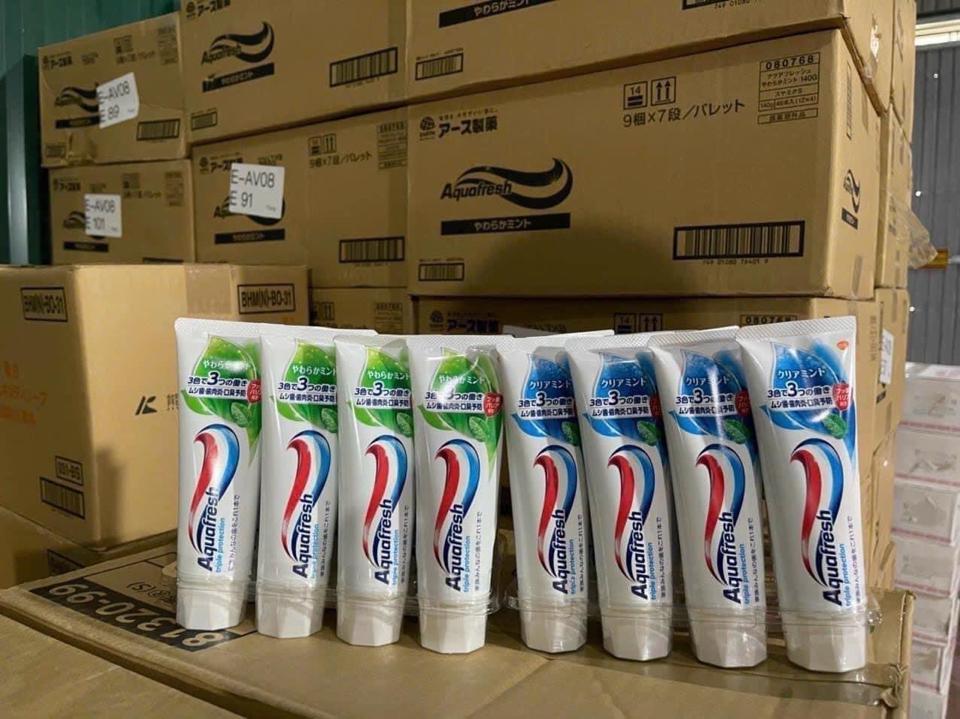 Kem Đánh Răng Siêu Trắng Răng AQUAFRESH-duoc-ban-tai-Minh Tâm Mart