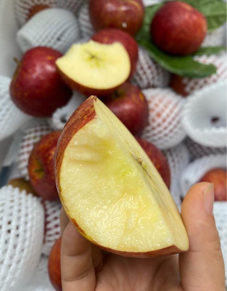 Táo mật Phú Sĩ-duoc-ban-tai-Tường Khôi