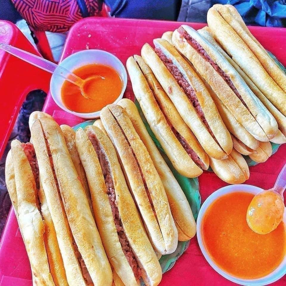 Bánh mì que Khánh Nạp-duoc-ban-tai-Tường Khôi