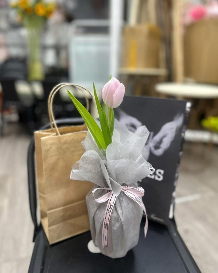 Cốc hoa tulip-duoc-ban-tai-Một Tiệm Hoa