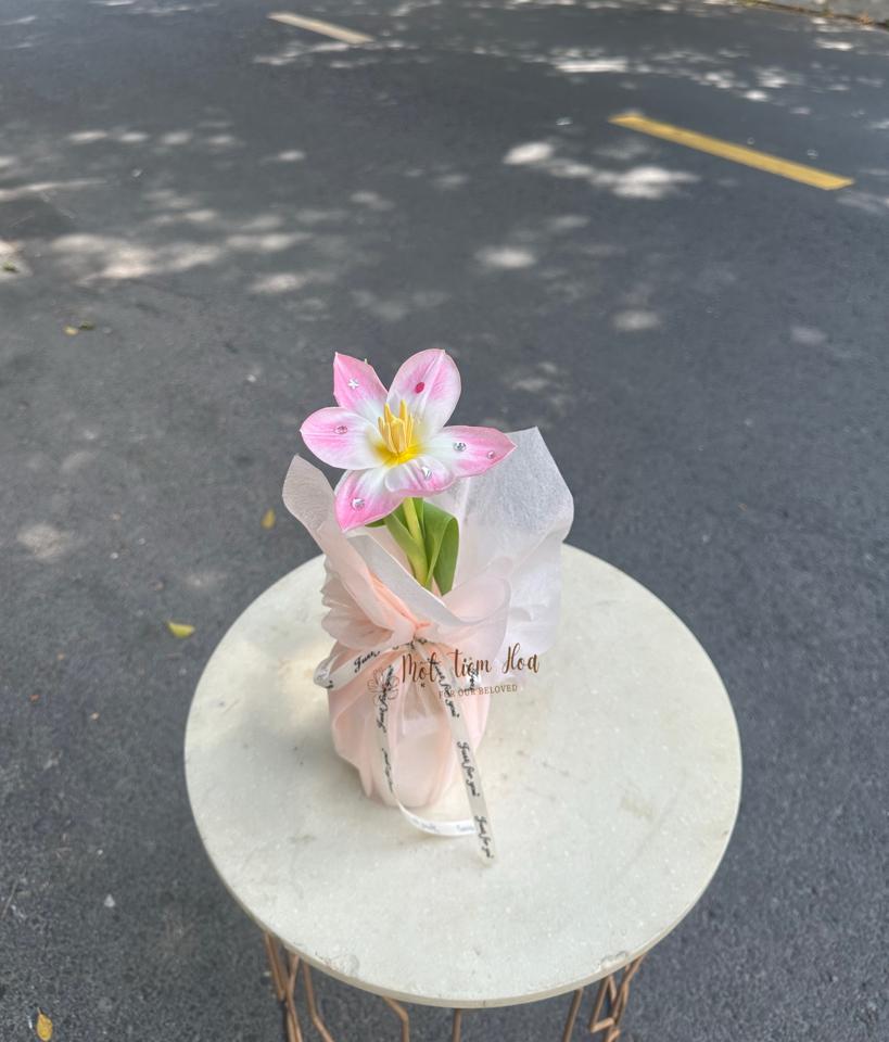 cốc hoa tulip đính đá-duoc-ban-tai-Một Tiệm Hoa