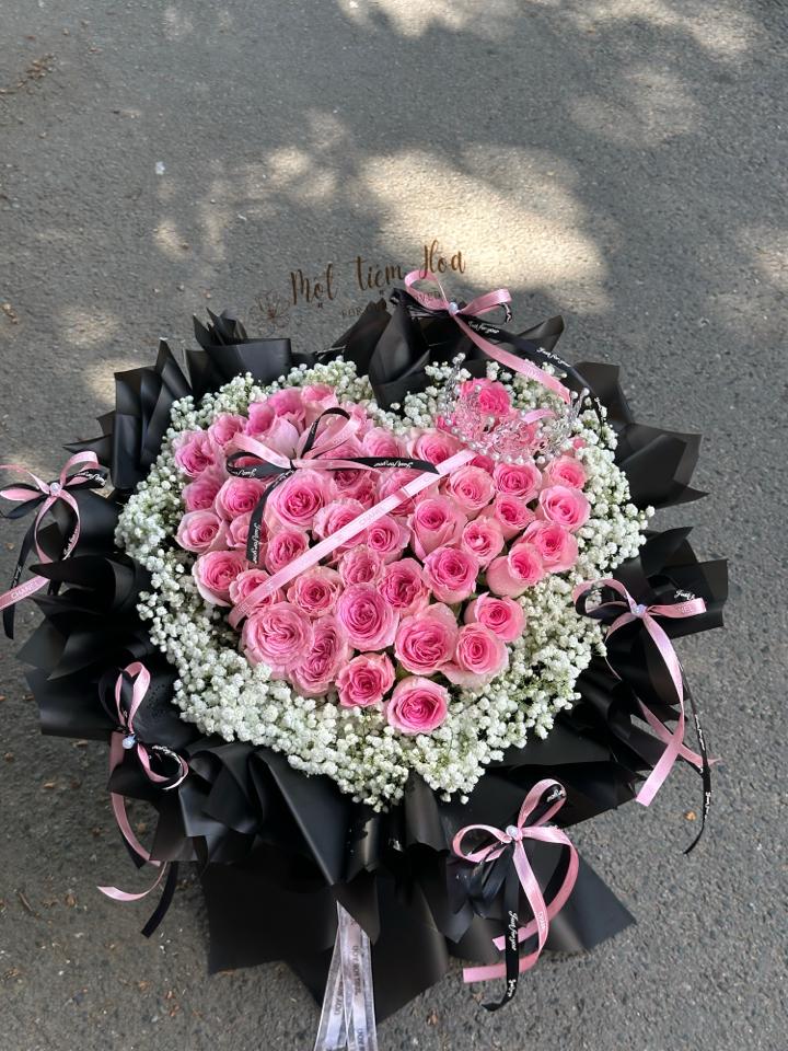 Bó hoa trái tim-duoc-ban-tai-Một Tiệm Hoa