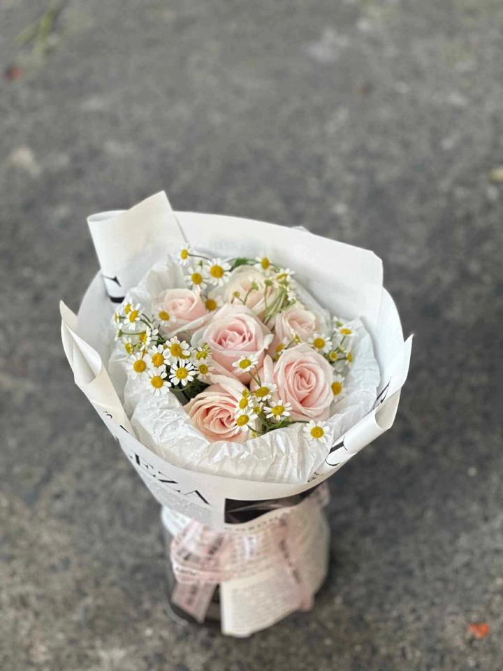 Hoa hồng kem dâu mix cúc tana-duoc-ban-tai-Một Tiệm Hoa