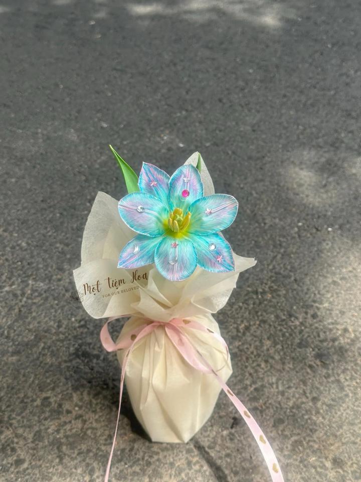 cốc hoa tulip đính đá-duoc-ban-tai-Một Tiệm Hoa