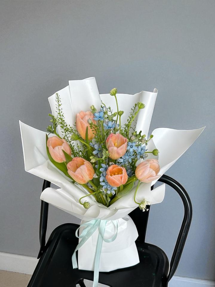 Tulip cam mix hoa lam tinh🥰-duoc-ban-tai-Một Tiệm Hoa
