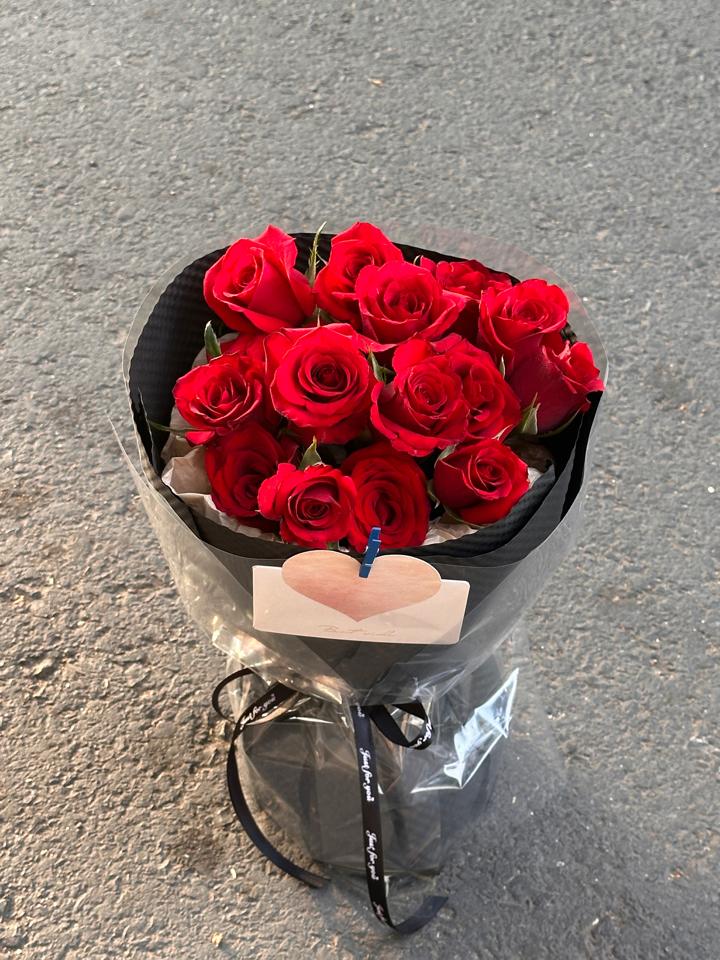 Bó hồng đỏ ecudo-duoc-ban-tai-Một Tiệm Hoa