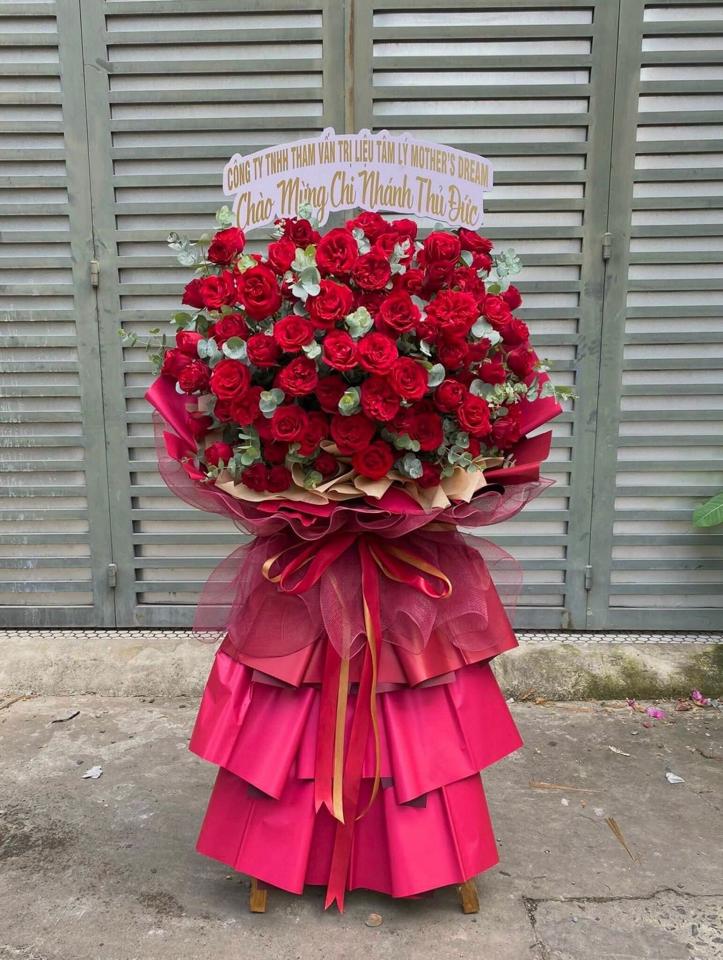 Kệ hoa khai trương -duoc-ban-tai-Một Tiệm Hoa